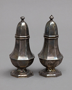 Парные солонка и перечница. Англия, Шеффилд, Carrs Silver. 2004 г.