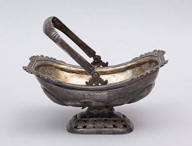 Конфетница с флоральным декором. Россия. Москва. 1826 .