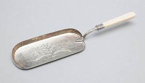 Лопатка для собирания крошек со скатерти. Великобритания, Sheffield, William Hutton & Sons, вторая половина XIX века.
