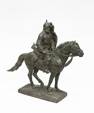 Скульптура "Русский порубежник с соколом". Россия, автор - К.Р. Чернявский, 1997 г.