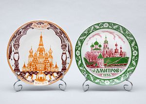 Пара тарелок "Москва. ГУМ - 100 лет" и "Дмитров. 1154". СССР, Ленинградский фарфоровый завод и Дмитровский фарфоровый завод, конец 1980-х - начало 1990-х годов.