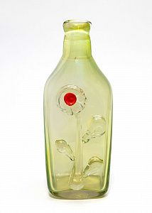 Бутыль в гутной технике с изображением цветка. СССР, 1960-80 годы.