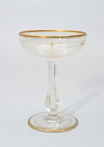 Бокал под шампанское с резным цветочным узором. Западная Европа, 1870-90 годы.