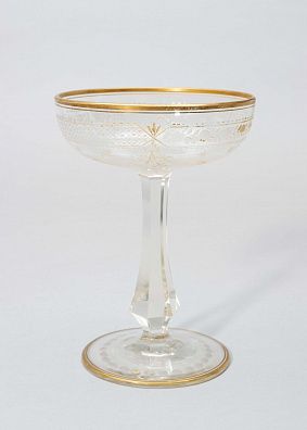 Бокал под шампанское с резным цветочным узором. Западная Европа, 1870-90 годы.