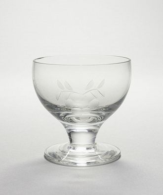 Рюмка с изображением грозди винограда. Россия, конец XIX - начало ХХ века.
