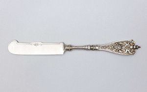 Нож для паштета с маскаронами и арабесками. Германия, Кельн, фирма Goldshmidt, начало ХХ века.