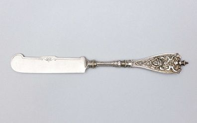 Нож для паштета с маскаронами и арабесками. Германия, Кельн, фирма Goldshmidt, начало ХХ века.