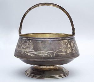 Сахарница с флоральной гравировкой. Россия. Москва. 1899-1908.