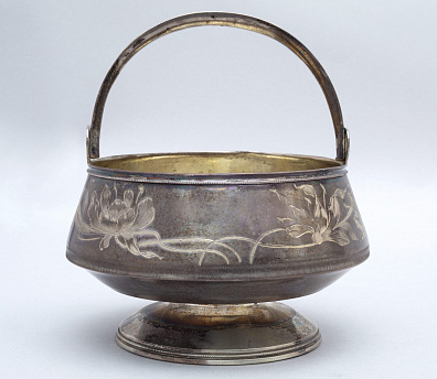 Сахарница с флоральной гравировкой. Россия. Москва. 1899-1908.