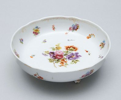 Конфетница с изображением полевых цветов. Западная Европа, 1930-50 годы.