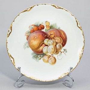 Тарелка "Персики и земляника". Германия, Бавария, фабрика Rosenthal, 1891-96 годы.