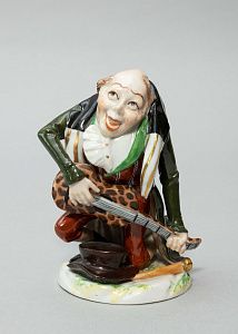 Статуэтка "Горбун-музыкант" в стиле Каподимонте. Германия, вторая половина ХХ века.