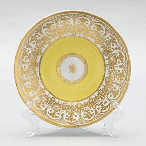 Блюдце желтого крытья с золочением. Франция, 1830-60 годы.