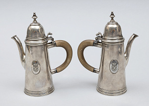 Пара кофейников. Англия, Лондон, фирма William Comyns & Sons Ltd (Richard Comyns), 1928 г.