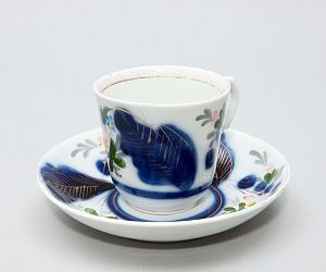 Чайная пара с кобальтовой росписью. Россия, фабрика М.С. Кузнецова в Вербилках, 1889-1917 годы.