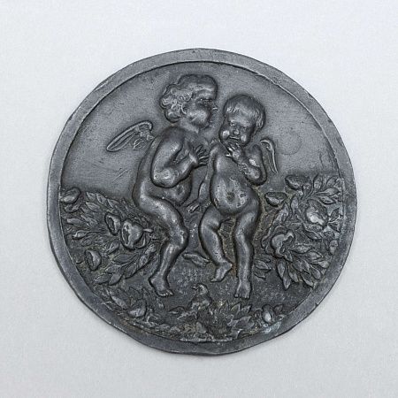Плакетка "Путти в розовом саду". Западная Европа, первая половина XIX века.
