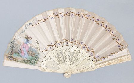 Веер "Садовница и ромашки" резной кости с росписью по шелку. Россия, 1880-е годы.