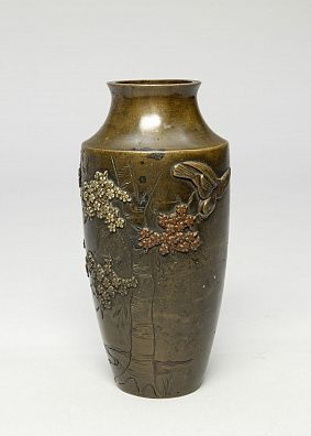 Ваза "Ветки слив". Япония, период Мейдзи, 1900-е годы.