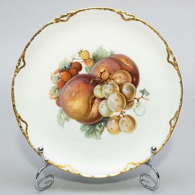 Тарелка "Персики и земляника". Германия, Бавария, фабрика Rosenthal, 1891-96 годы.