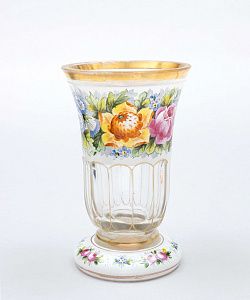 Бокал с цветочной росписью эмалью. Богемия, конец XIX века.