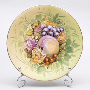 Тарелка "Персик и виноград". Франция, Лимож, фирма Bernardaud & Co, 1900-1913 годы.