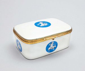 Шкатулка "Путти-всадники". Франция, Лимож, последняя треть ХХ века.