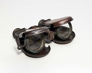 Театральный раскладной бинокль. Западная Европа, конец XIX века.