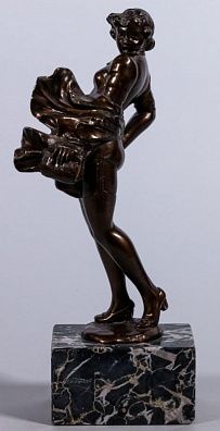 Скульптура "Девушка на ветру". Западная Европа, по модели скульптора Бруно Заха, 1920-40 годы.