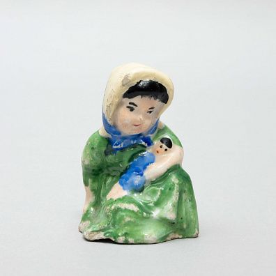 Статуэтка "Мать с ребенком". Россия, частные заводы Гжели, середина XIX века.