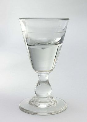 Большая рюмка-"обманка". Россия, вторая половина XIX века.