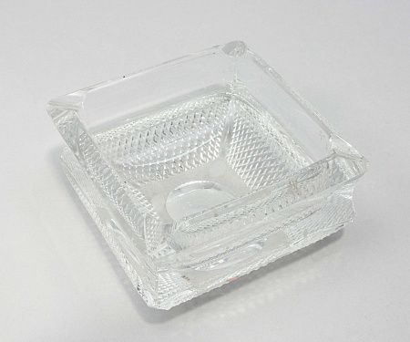 (Лалик) Пепельница с огранкой. Франция, фирма Lalique, последняя треть ХХ века.