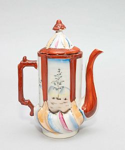 Кофейник в стиле шинуазри "Горный пейзаж". СССР, Городницкий фарфоровый завод, 1930-е годы.