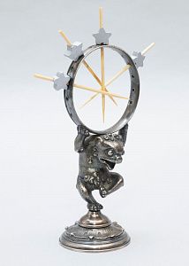 Подставка для зубочисток "Обезьяна с обручем". Франция, фирма Christofle, 1862-77 годы.