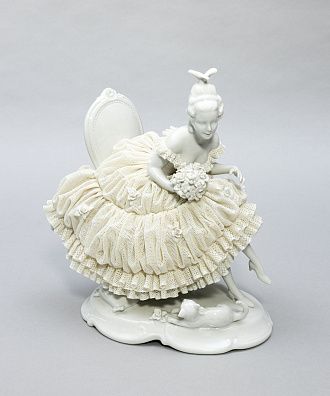 Скульптура "Дама с кошкой". Германия, мануфактура Unterweissbach (Унтервайссбах), 1966-90 годы.