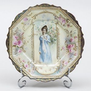 Тарелка "Девушка, читающая письмо". Германия, фабрика Reinhold Schlegelmilch, 1900-е годы.