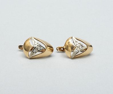 Серьги с декором в виде лепестков. СССР, Москва, 1950-60-е годы.