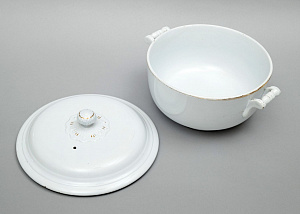 Супница с крышкой. Россия, т-во М.С. Кузнецова. 1889–1918.