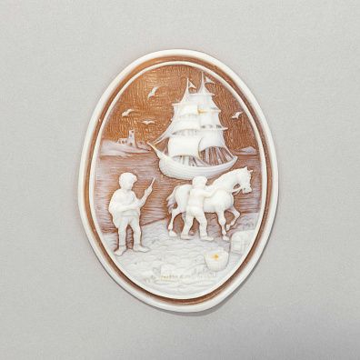 Камея "Морской пейзаж с рыбаками". Голландия, автор - Ammendola, конец XIX века.