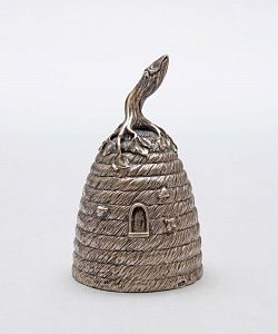 Колокольчик в виде улья. Россия, Санкт-Петербург, мастер "BYW", 1875-1890 годы.