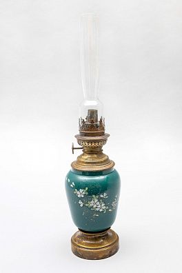 Керосиновая лампа "Kosmos" c изображением цветов. Германия, W&W (Wild & Wessel), 1864-1894 годы.