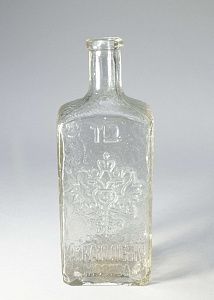 Парфюмерный флакон в форме штофа. Россия, Москва, фабрика "А. Ралле и Ко", 1900-е годы.