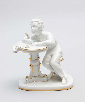 Скульптура "Юный Пушкин". СССР, Ленинградский фарфоровый завод, автор модели - С.Б. Велихова, 1950-60-е годы.