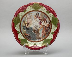 Глубокая декоративная тарелка с аллегорической сценой. Австрия, Вена, начало XX века.