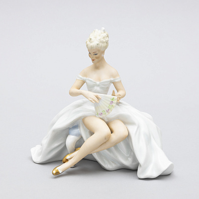 Статуэтка "Дама с веером". Германия, Валлендорф, мануфактура Schaubach-Kunst, 1953-1962 годы.