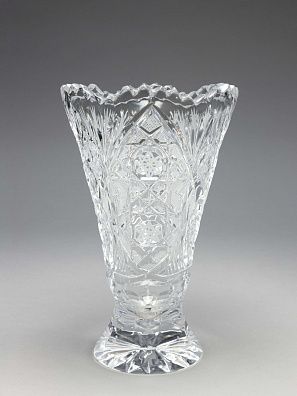 Ваза резного хрусталя. СССР, середина ХХ века.