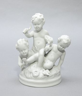 Скульптура "Путти с урожаем". Германия, мануфактура Unterweissbach (Унтервайссбах), 1966-90 годы.