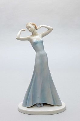 Статуэтка "Танцующая дама в голубом". Германия, фабрика Metzler & Ortoff, 1930-72 годы.