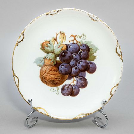 Тарелка "Виноград и орехи". Германия, Бавария, фабрика Rosenthal, 1891-96 годы.