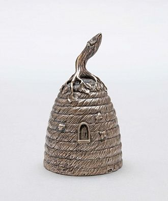Колокольчик в виде улья. Россия, Санкт-Петербург, мастер "BYW", 1875-1890 годы.