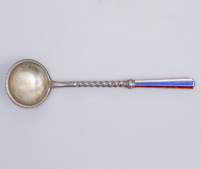 Кофейная ложка с полихромной эмалью по скани. Россия., 1899–1908.